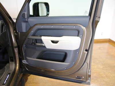 صورة مصغرة 16 لـ 2024 LAND Rover DEFENDER