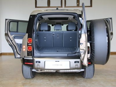 صورة 10 لـ 2024 LAND Rover DEFENDER
