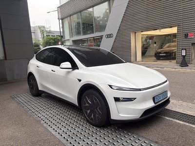TESLA MODEL Y - 1