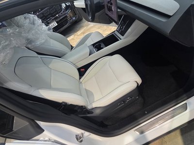 TESLA MODEL Y - 3