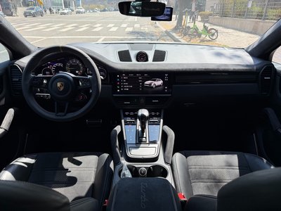 صورة 2 لـ 2022 Porsche CAYENNE