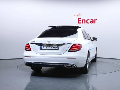 MERCEDES-BENZ E-CLASS - 4