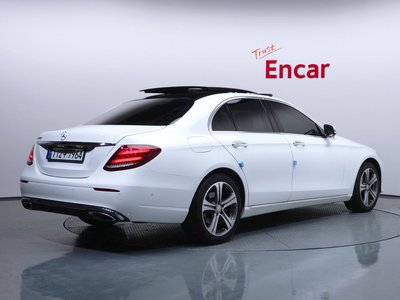 MERCEDES-BENZ E-CLASS - 3