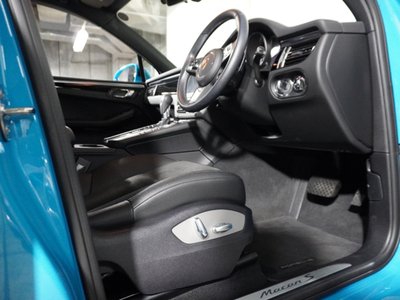 PORSCHE MACAN - 9