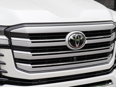 2026 Toyota LAND CRUISER 300 — миниатюра 13
