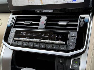 2026 Toyota LAND CRUISER 300 — миниатюра 34
