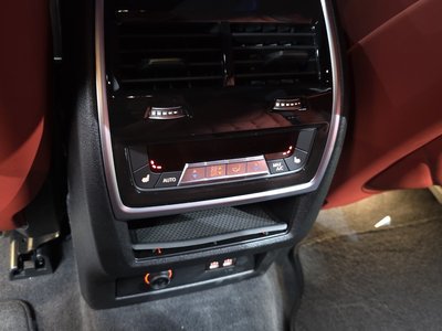 2025 BMW XM thumbnail 18