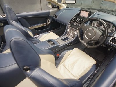 صورة 10 لـ 2010 Aston Martin DB9 VOLANTE