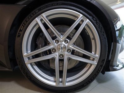 ASTON MARTIN DB12 - 10