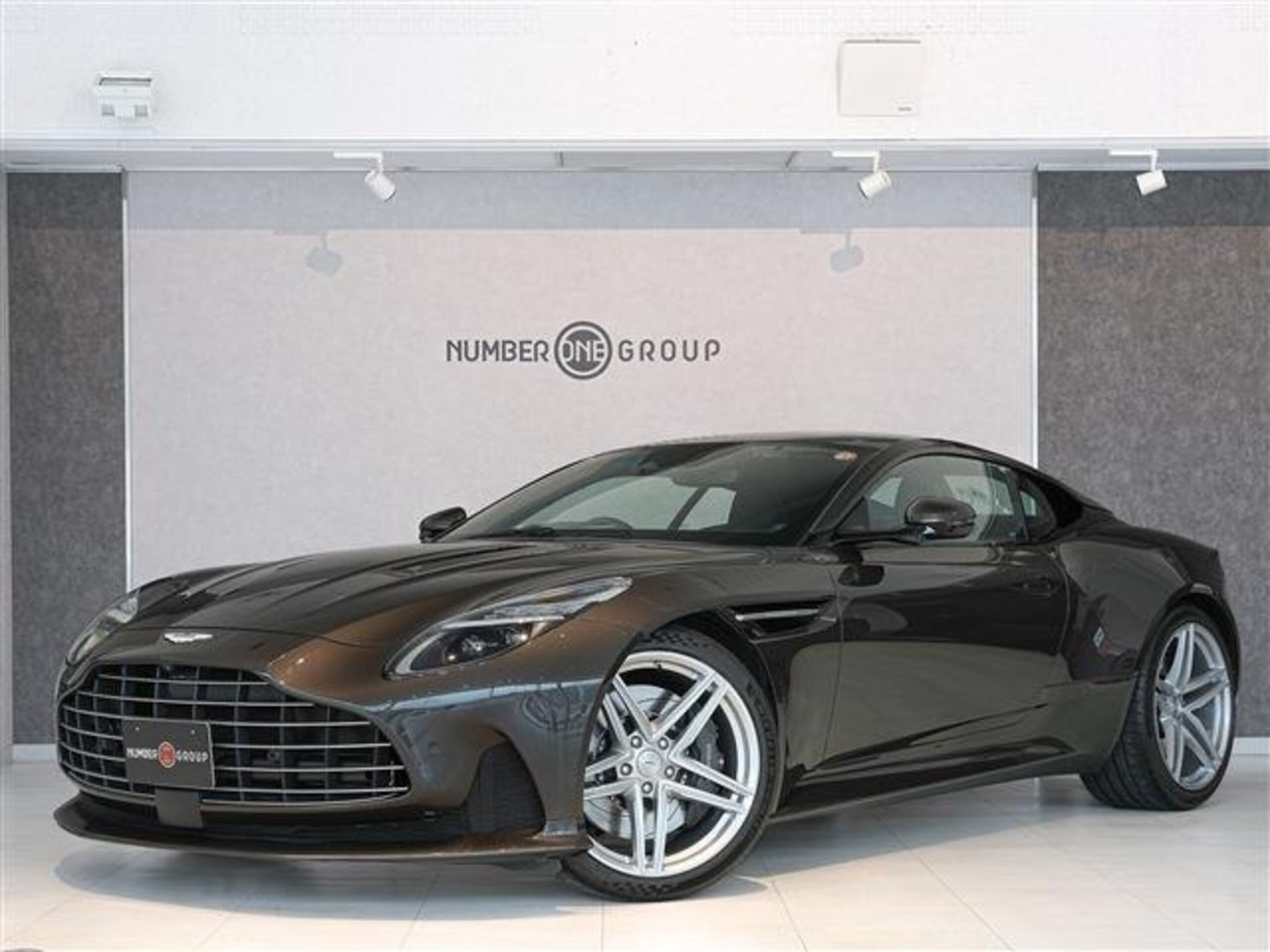 ASTON MARTIN DB12 - View 1