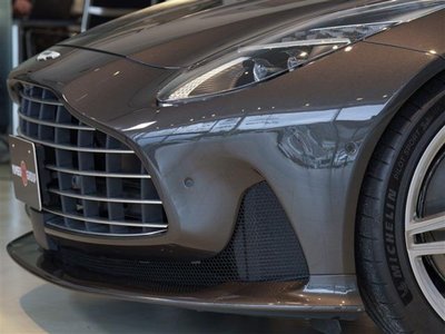 ASTON MARTIN DB12 - 7