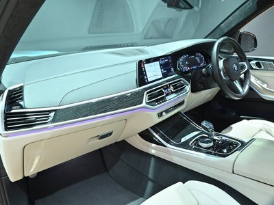 2020 BMW X7 缩略图 11