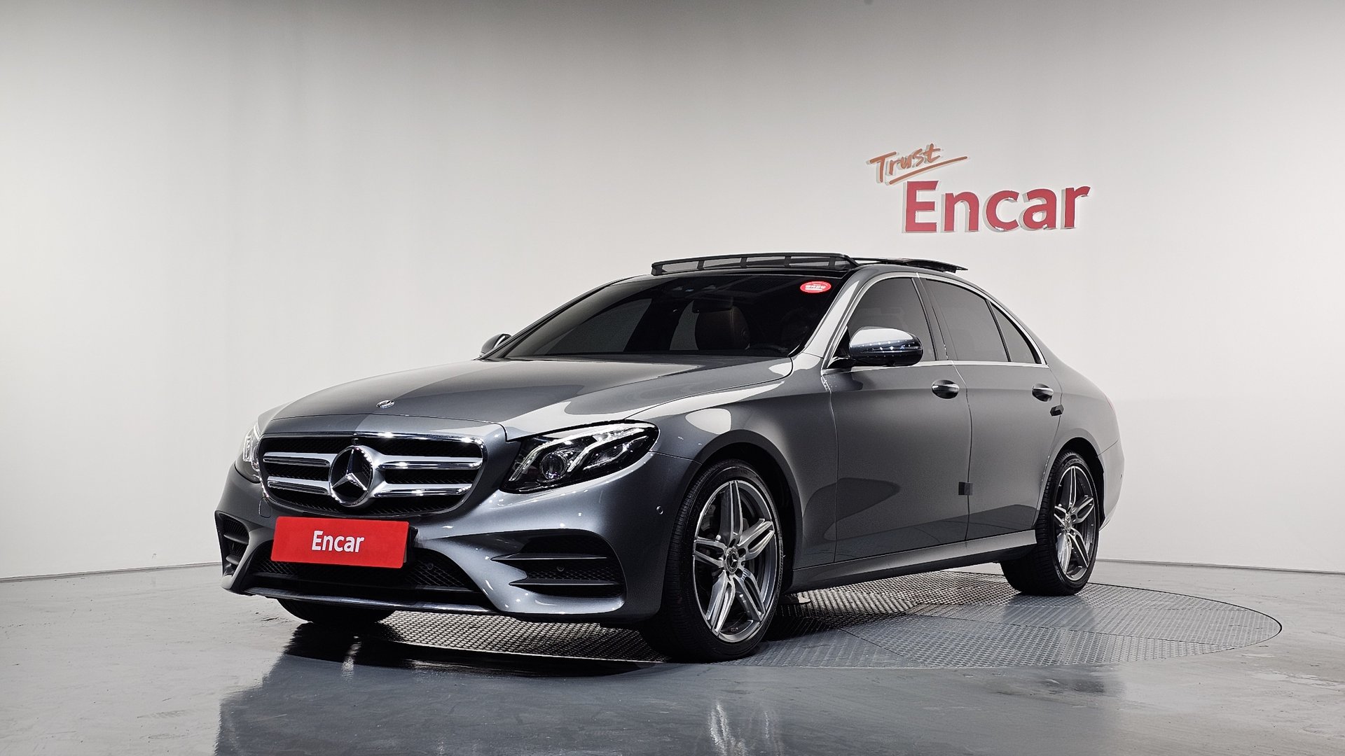 MERCEDES-BENZ E-CLASS - View 1
