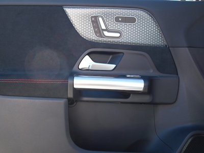 MERCEDES-BENZ EQA - 7