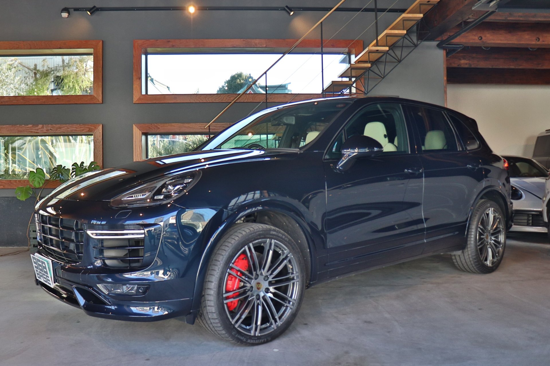 PORSCHE CAYENNE - View 1