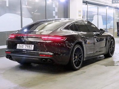 PORSCHE PANAMERA - 3