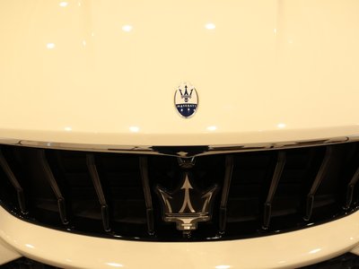 2023 Maserati LEVANTE thumbnail 14