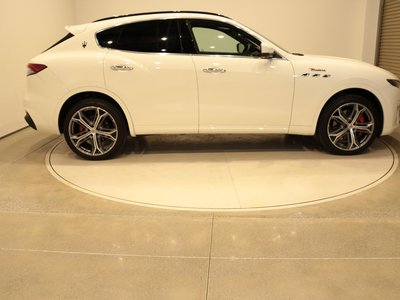 2023 Maserati LEVANTE thumbnail 11