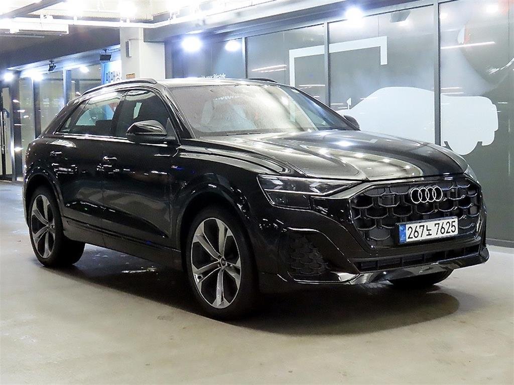 AUDI Q8 - View 1