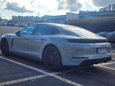 PORSCHE PANAMERA - 3