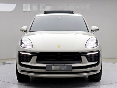 PORSCHE MACAN - 2