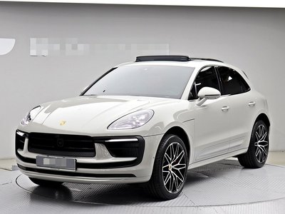 PORSCHE MACAN - 1