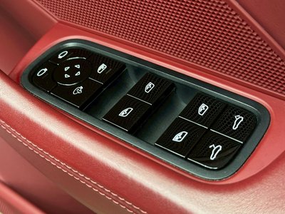 2017 Porsche PANAMERA 缩略图 38