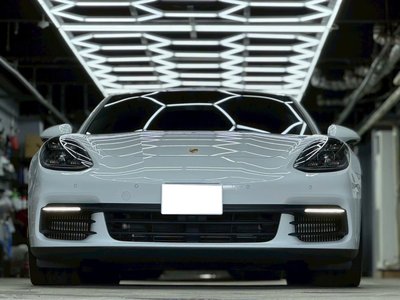 2017 Porsche PANAMERA 照片 8