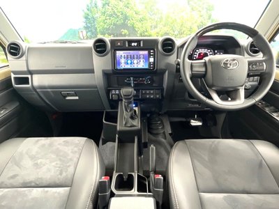 TOYOTA LAND CRUISER 70 - 2