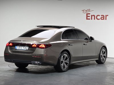 MERCEDES-BENZ E-CLASS - 2