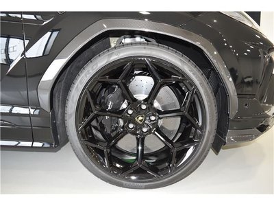 2024 Lamborghini URUS thumbnail 19