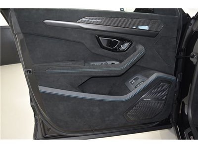 2024 Lamborghini URUS thumbnail 28