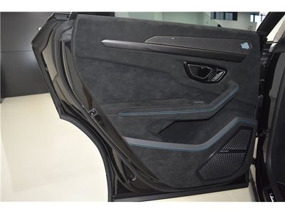 2024 Lamborghini URUS thumbnail 30