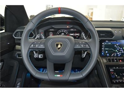 2024 Lamborghini URUS photo 3
