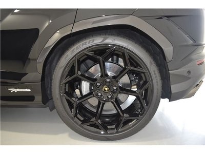 2024 Lamborghini URUS photo 10