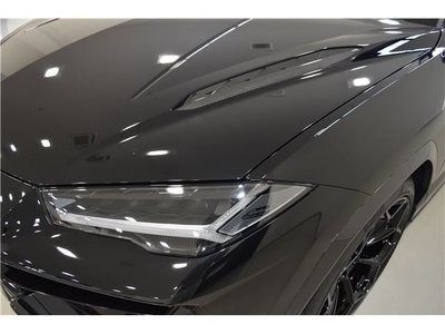 2024 Lamborghini URUS photo 7