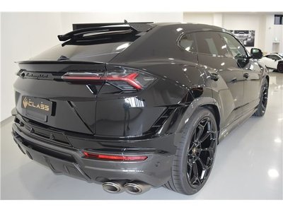 2024 Lamborghini URUS photo 2