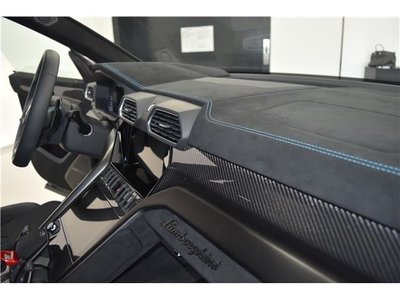 2024 Lamborghini URUS thumbnail 36