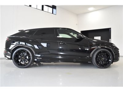2024 Lamborghini URUS thumbnail 17