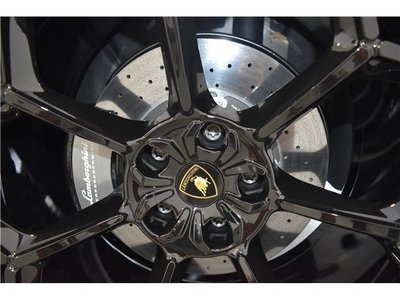 2024 Lamborghini URUS thumbnail 11