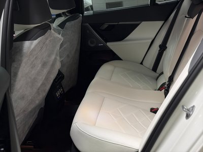2025 BMW 5 SERIES 缩略图 12