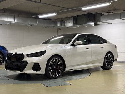 2025 BMW 5 SERIES 照片 4