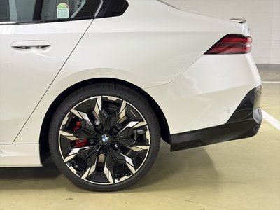 2025 BMW 5 SERIES 照片 9