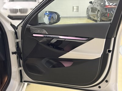 2025 BMW 5 SERIES 照片 3