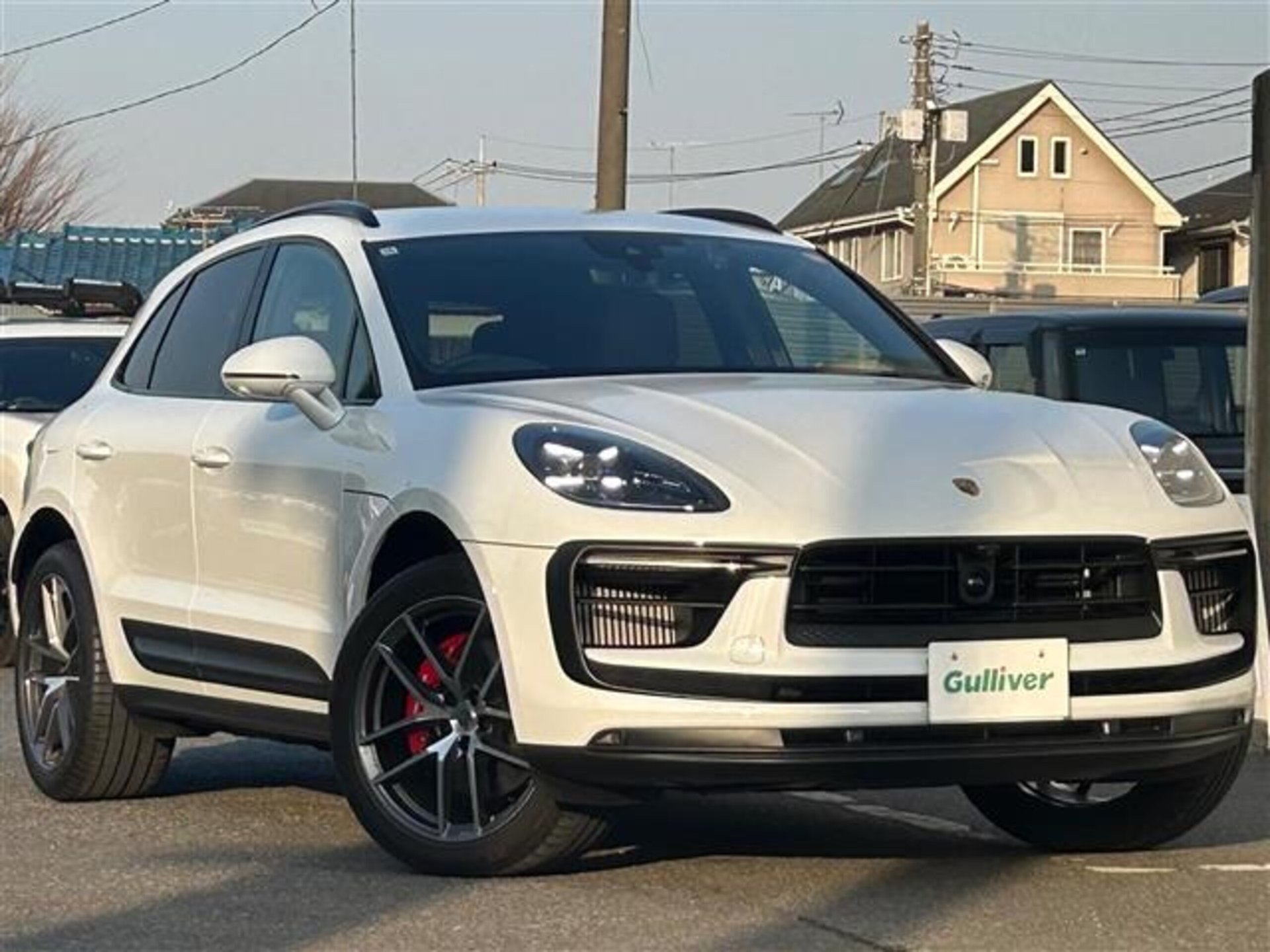 PORSCHE MACAN - View 1