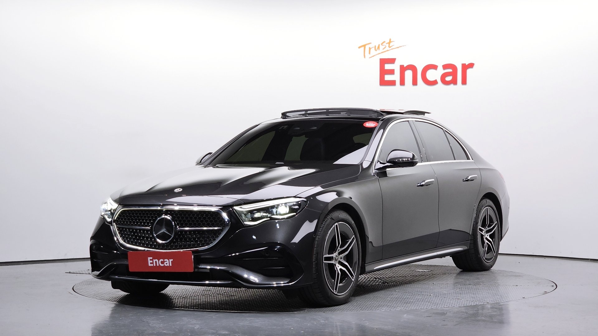 MERCEDES-BENZ E-CLASS - View 1