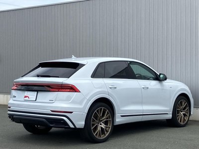 AUDI Q8 - 8