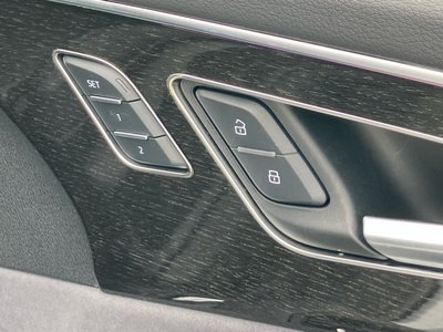 صورة مصغرة 27 لـ 2025 AUDI Q8