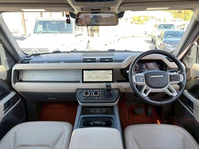 LAND ROVER DEFENDER - 3