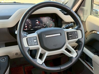 LAND ROVER DEFENDER - 4